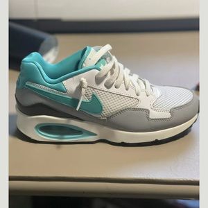 Nike air Max. Teal color. Size 7
